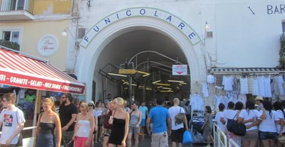 die berühmte Seilbahn von Capri