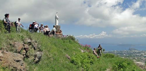 Wandergruppe bei der Aussichtpunkt von Buttavento Ischia 