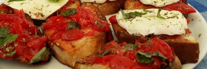 Bruschetta mit Tomate und Mozzarella 