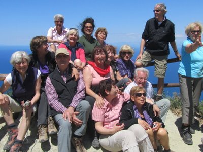 Wandergruppe auf dem Gipfel des Monte Epomeos auf Ischia