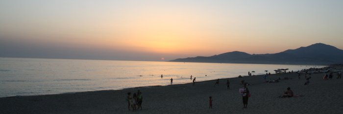 der Strand von Paestum bei Sonnenuntergang