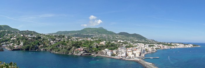 Blick vom Castello Aragonese auf Ischia Ponte
