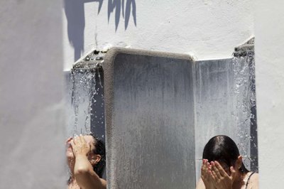Dusche mit heilsamen Nitrodiwasser