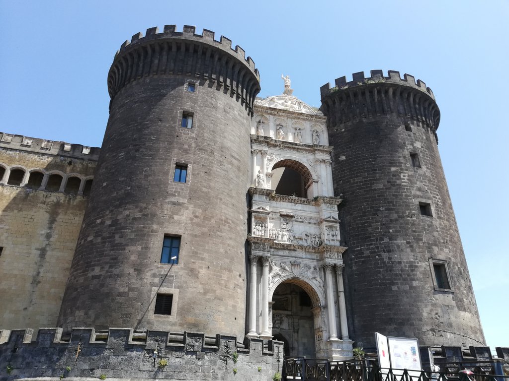 Neapel Kastell Nuovo|Festung Nuovo Neapel|Neapel Stadt Maschio Angioino ...