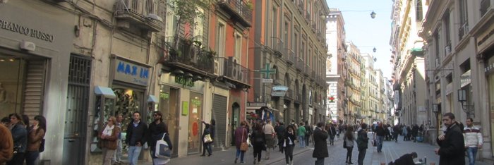 Via Toledo, Neapel. Beliebte Einkaufstrasse