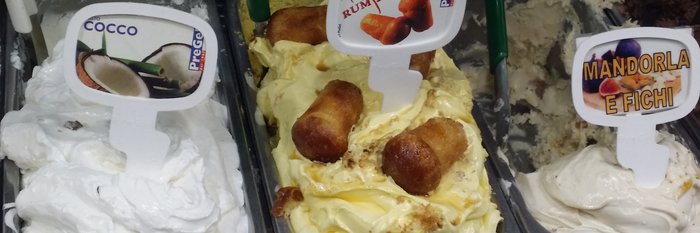 Neapel Eis mit Geschmachk von Babà mit Rum 