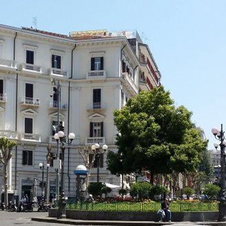 Stadtviertel Vomero, Neapel, Piazza Vanvitelli