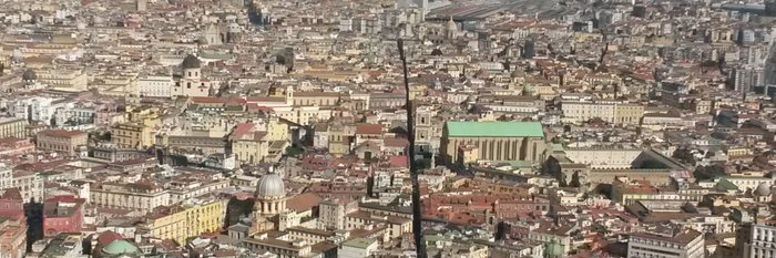 Blick von dem Castel Sant'Elmo auf die Via "Spaccanapoli", Neapel.