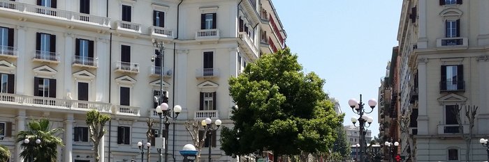 Stadtviertel Vomero, Neapel, Piazza Vanvitelli