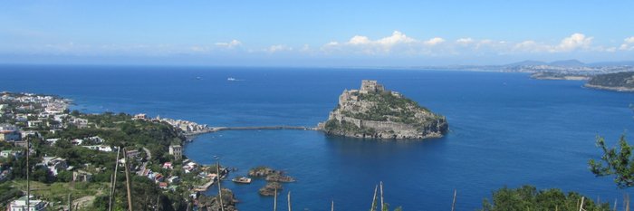 Ischia Castello Aragonese mit der Cartaromana Bucht