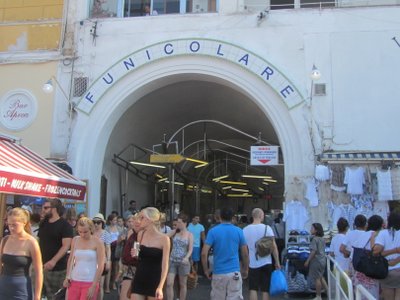 die berühmte Seilbahn von Capri