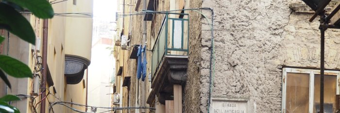 Via dell'Anticaglia, Neapel. Decumano Superiore 