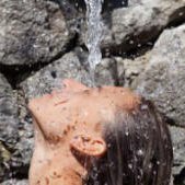 das Heilwasser der Nitrodi Quelle in Ischia