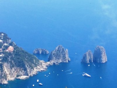 Die drei Faraglioni von Capri