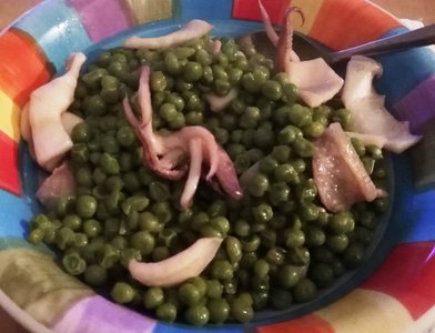 Tintenfisch mit Erbsen