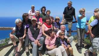 Wandergruppe auf der Spitze des Monte Epomeo auf Ischia