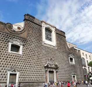 die Kirche von Gesù Nuovo in Neapel Stadt