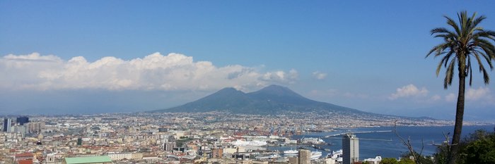 Panorama Neapel mit dem Vesuv im Hintergrung