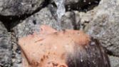 das Heilwasser der Nitrodi Quelle in Ischia