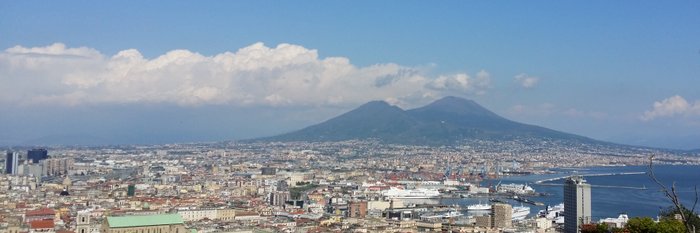 Panorama Neapel mit dem Vesuv im Hintergrung