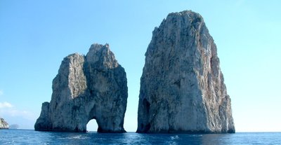 die berühmten Faraglioni Felsen von Capri