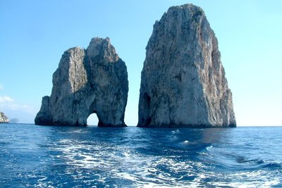 die berühmten Faraglioni Felsen von Capri