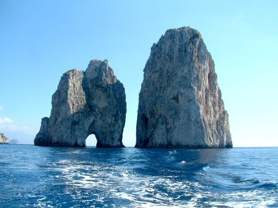 die berühmten Faraglioni Felsen von Capri