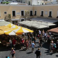 die berühmte Piazzetta von Capri