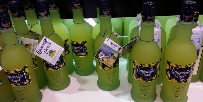 der Limoncello Likör im Golf von Neapel 