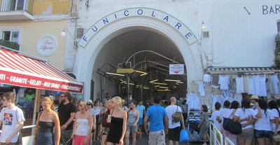 die berühmte Seilbahn von Capri