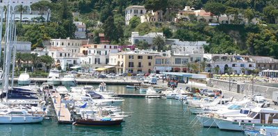 der Hafen von Casamiccola Terme