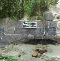 die Olmitello Quelle am Maronti Strand