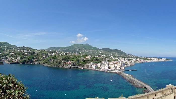 Blick vom Castello Aragonese auf Ischia Ponte