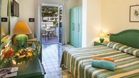 Hotel Tritone Doppelzimmer seitlicher Meerblick