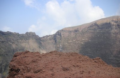 der Krater des Vesuvs, Tagesasuflug Pompeji/Vesuv