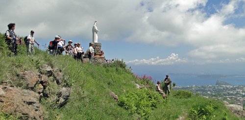 Wandergruppe bei der Aussichtpunkt von Buttavento Ischia 