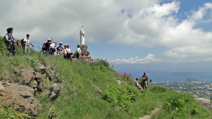 Wandergruppe bei der Aussichtpunkt von Buttavento Ischia 