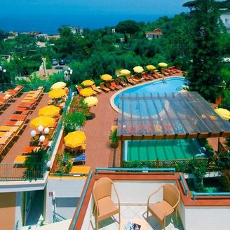 Hotel La Pergola Pool und Sonnenterrasse