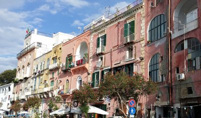 der Hafen Marina Grande in Procida