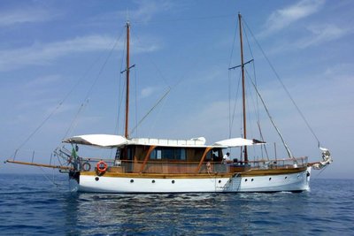Inselrundfahrt mit Holzboot