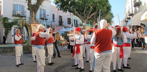 Volkstanz La 'ndrezzata auf der Insel Ischia