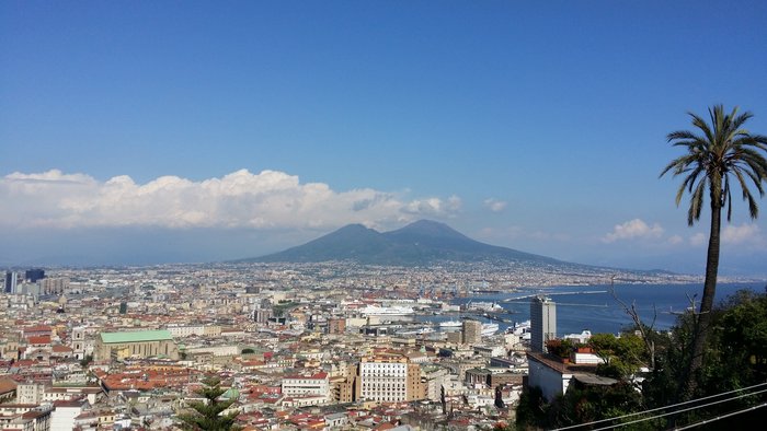 Panorama Neapel mit dem Vesuv im Hintergrung