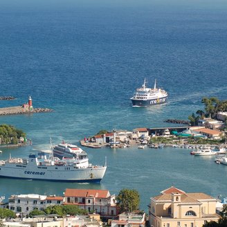 der Hafen von Ischia Porto
