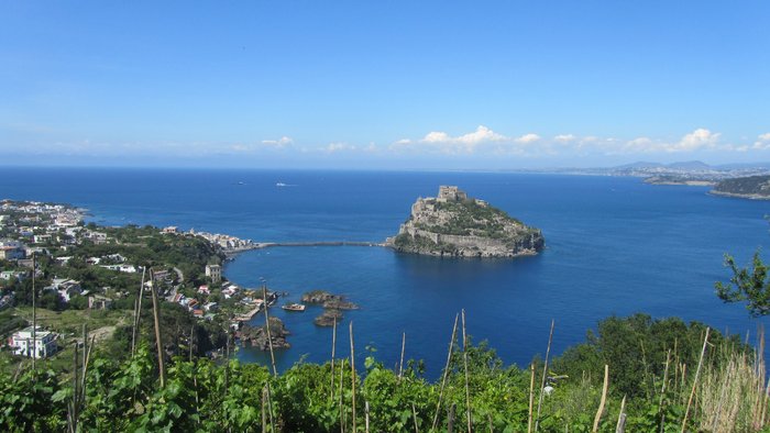 Ischia Castello Aragonese mit der Cartaromana Bucht