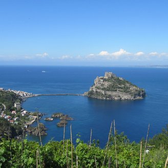 Ischia Castello Aragonese mit der Cartaromana Bucht