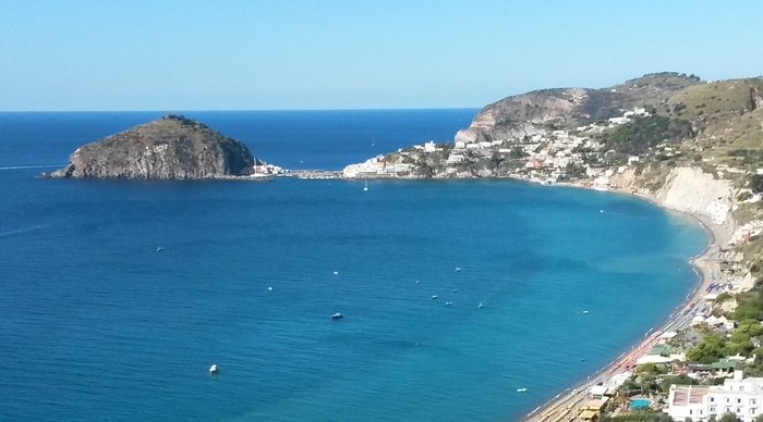 der Maronti Strand auf der Insel Ischia 