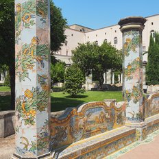 Basilika Santa Chiara, Neapel, Kreuzgang