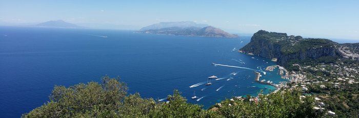 Der Hafen Marina Grande auf der Insel Capri
