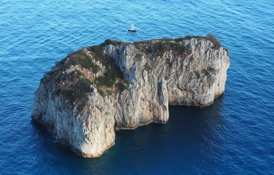 der Monacone Felsen in der Gemeinde Capri